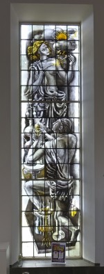Gebrandschilderd raam van Gisèle van Waterschoot van der Gracht (1912-2013) in de hal van het Centraal Laboratorium